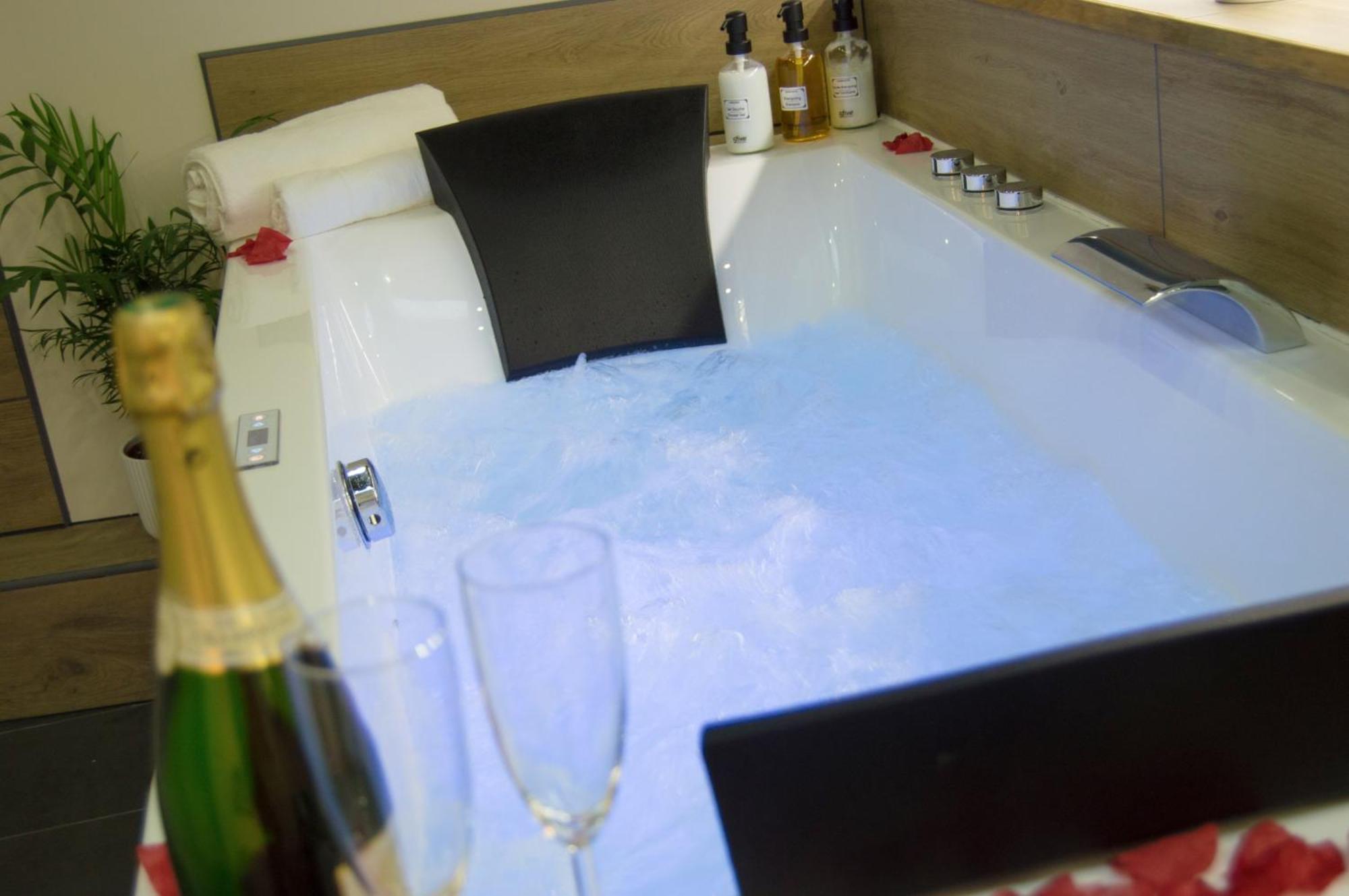 L'Atelier Vert - Balneo - Luxe - Proche Hypercentre - Classe 4 Etoiles Troyes Ngoại thất bức ảnh