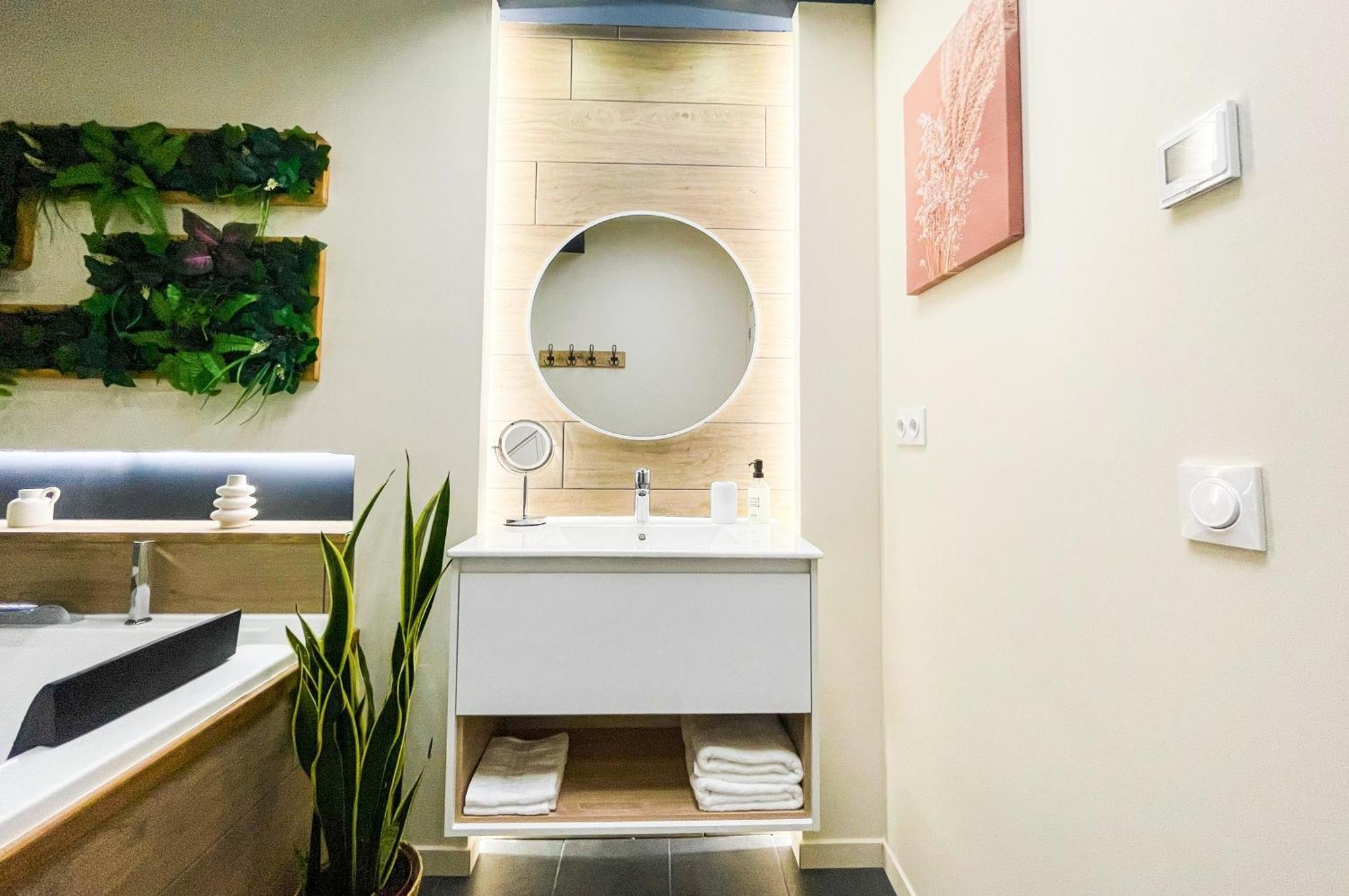 L'Atelier Vert - Balneo - Luxe - Proche Hypercentre - Classe 4 Etoiles Troyes Ngoại thất bức ảnh